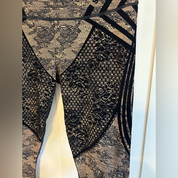 Savage X Fenty Special FX High-Waist Legging in Terracotta Pink Distorted Lace - Picture 5 of 8